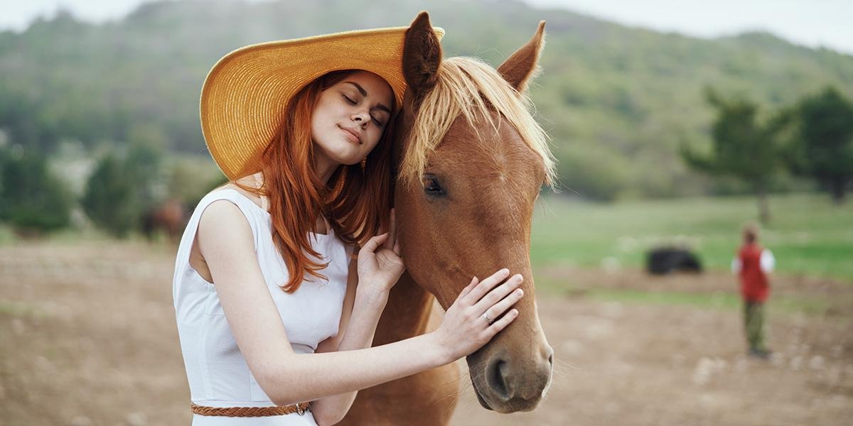 rstock.jpg66ed965a44f72 - Dream About Cuddling A Horse – Spiritual and Psychological Insights